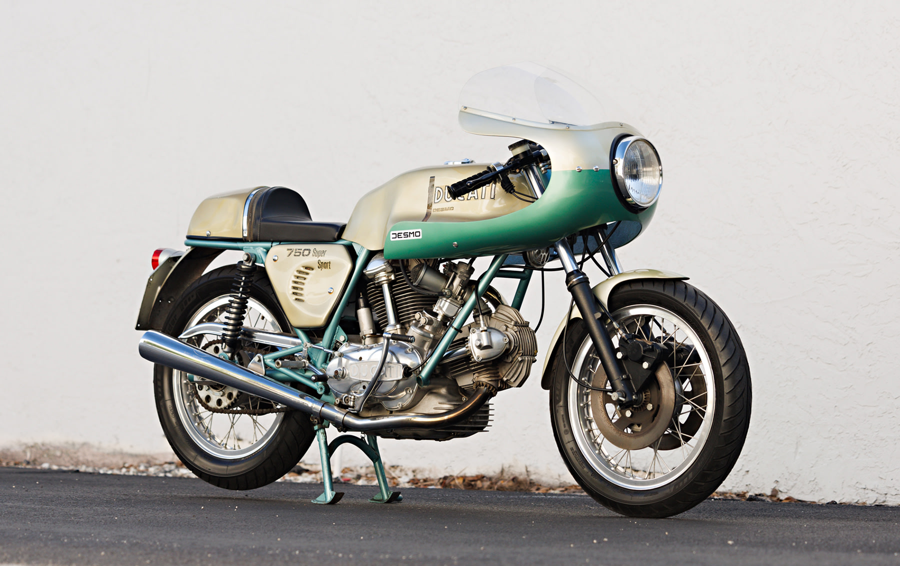 Ducati 750 sport store